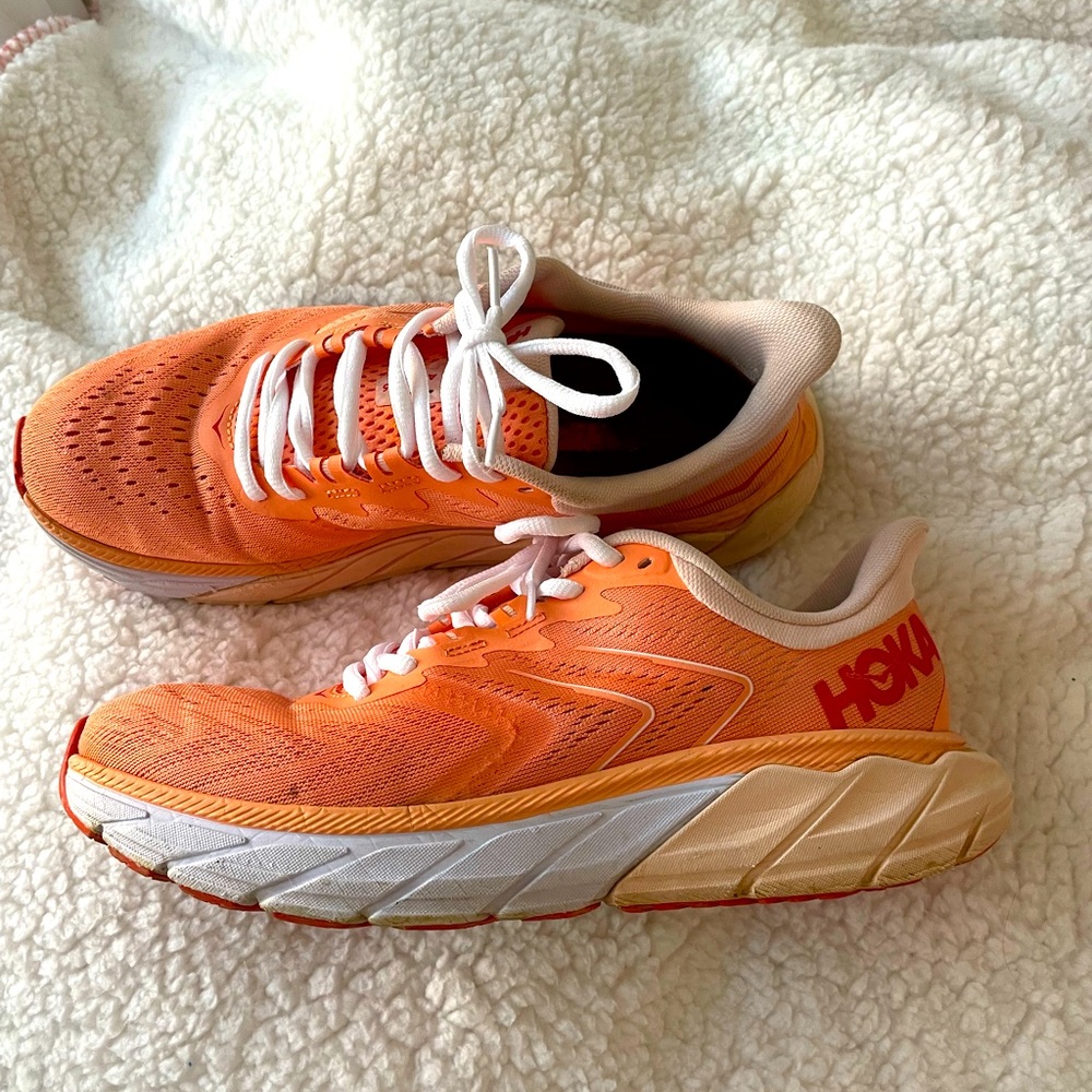 women’s hokas size 9.5